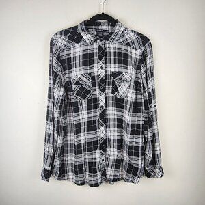 Torrid size 0 / L plaid black and white button down shirt
